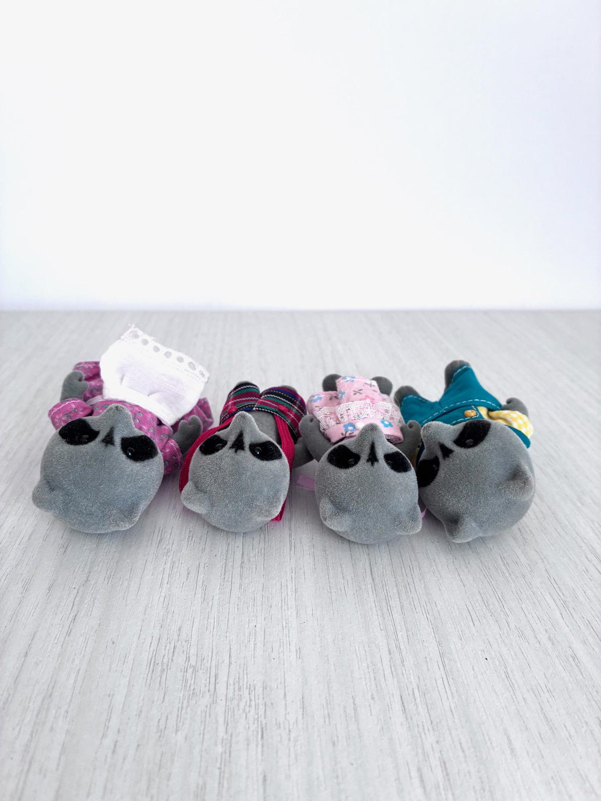 Calico Critters Sylvanian Families vintage Chestnut Raccoon family of 4, all four figures laid down back view of heads