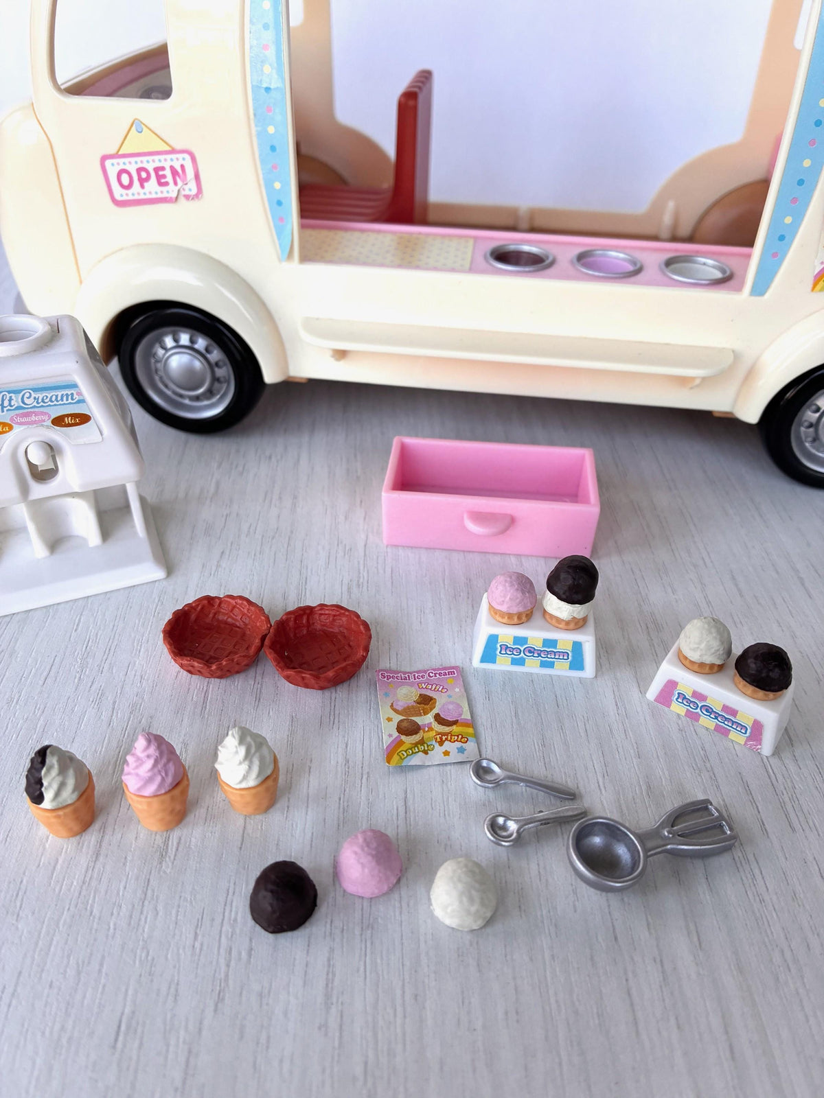 Sylvanian Families Calico Critters Ice Cream Van (Flair 4791) accessories close-up: pink tray, waffle bowls, cones, scoops, menu card and stands