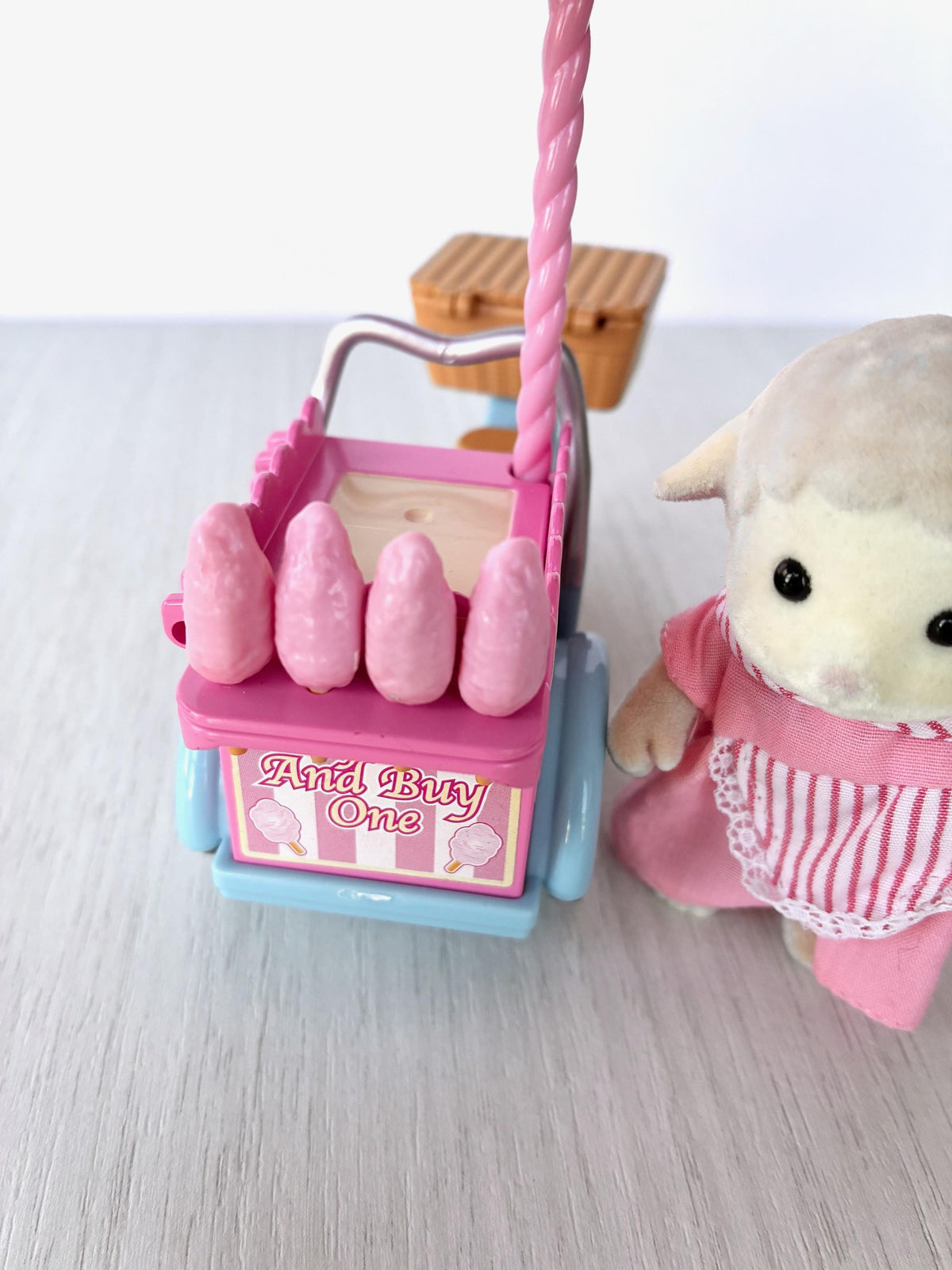 Sylvanian Families Calico Critters Dolly's Candy Floss (Flair 4678) candy floss cart Stop Me And Buy One sign with pink candy flosses in the display rack