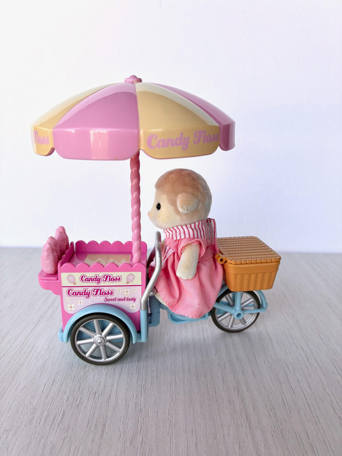 Sylvanian Families Calico Critters Dolly's Candy Floss (Flair 4678) side view of the tricycle cart, basket and umbrella with Dolly Dale