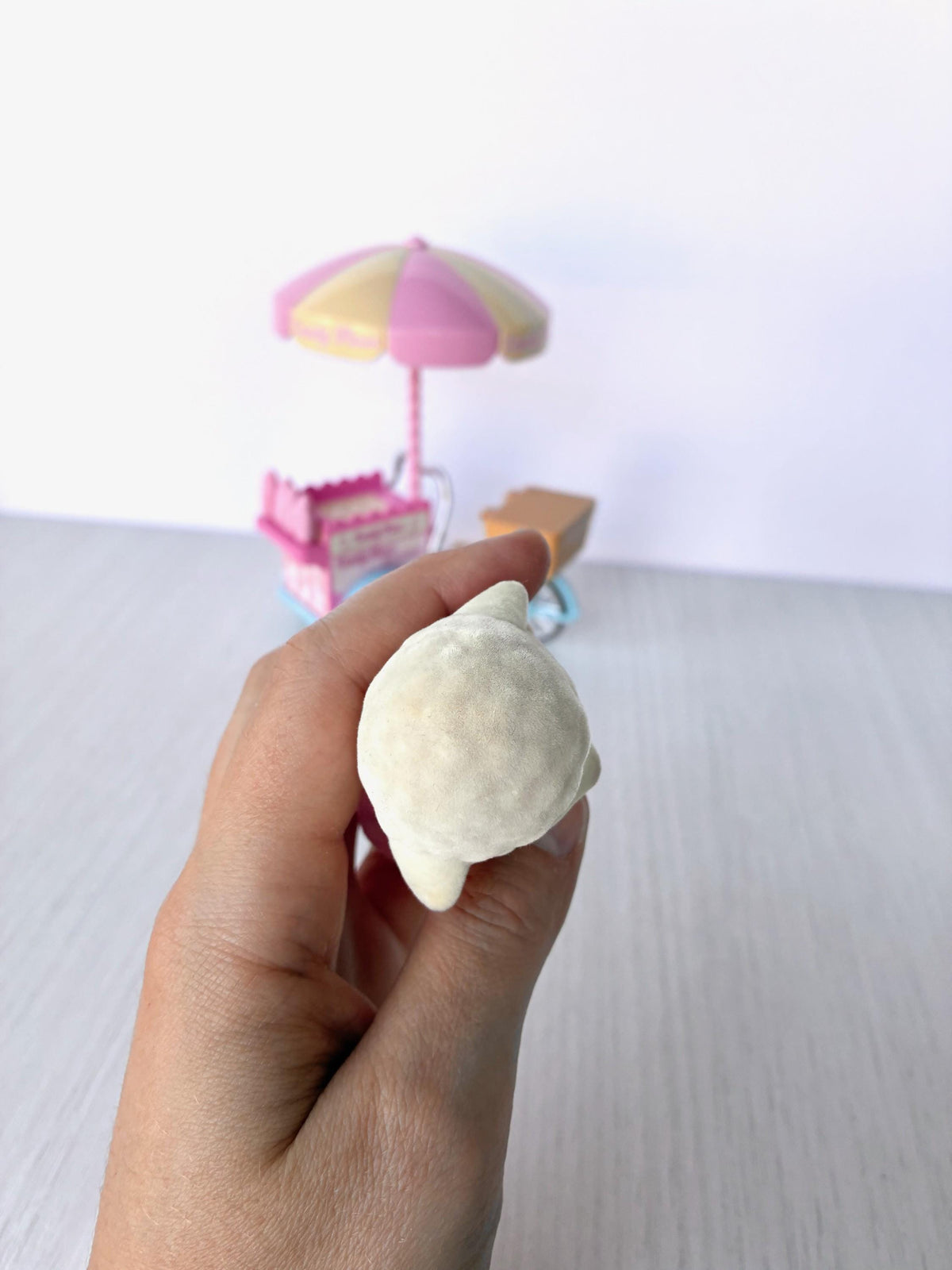 Sylvanian Families Calico Critters Dolly's Candy Floss (Flair 4678) Dolly Dale top of head and tail close-up