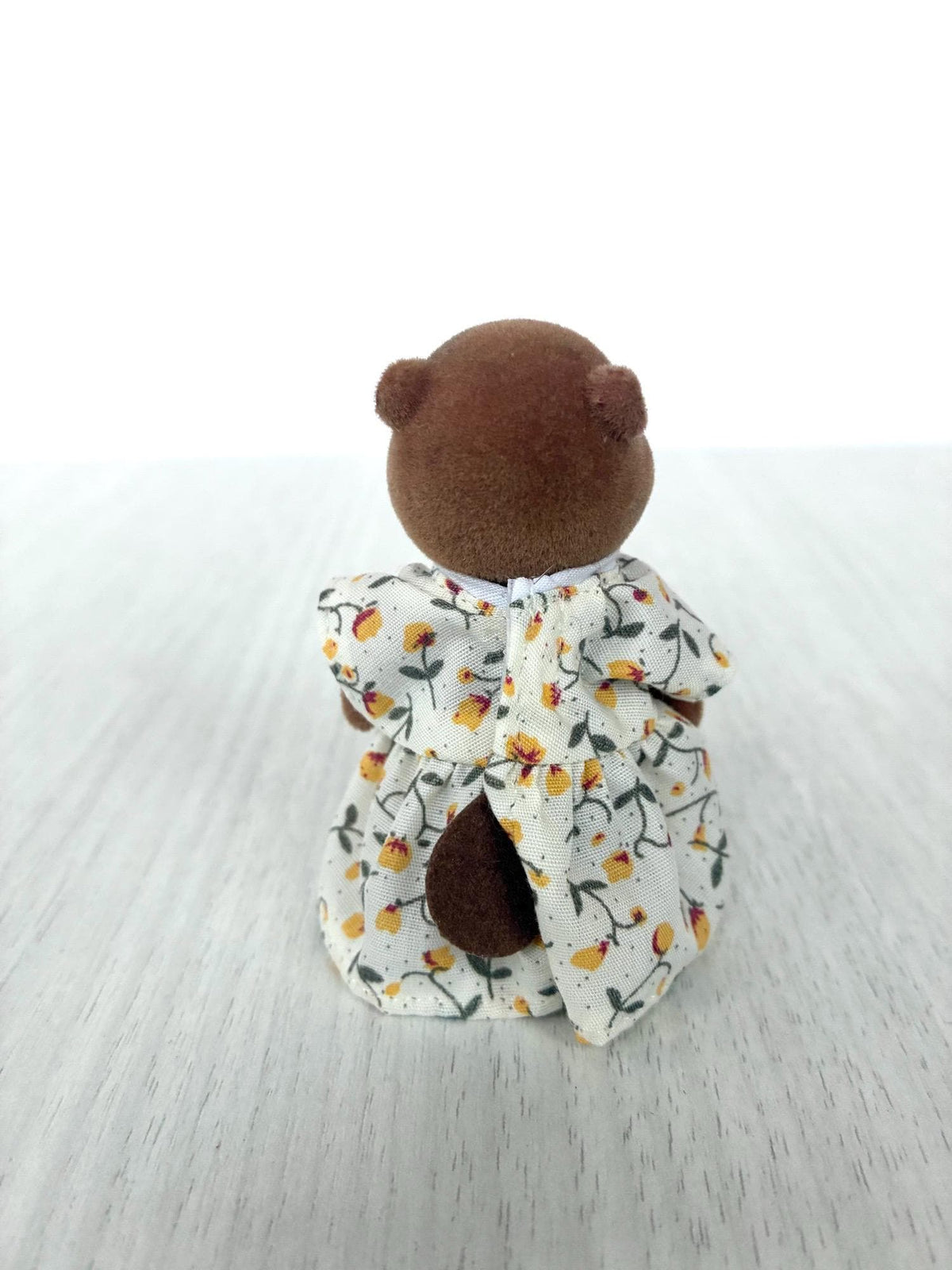 Sylvanian Families Calico Critters Waters Beaver mother, photo 4 of 9