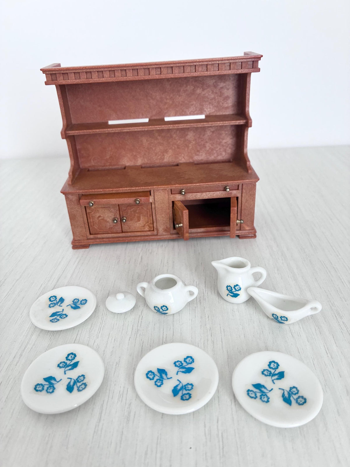 Sylvanian Families Vintage Welsh Dresser Complete with Ceramic Dishes and Original Box, Calico Critters Sylvanian Families, photo 4