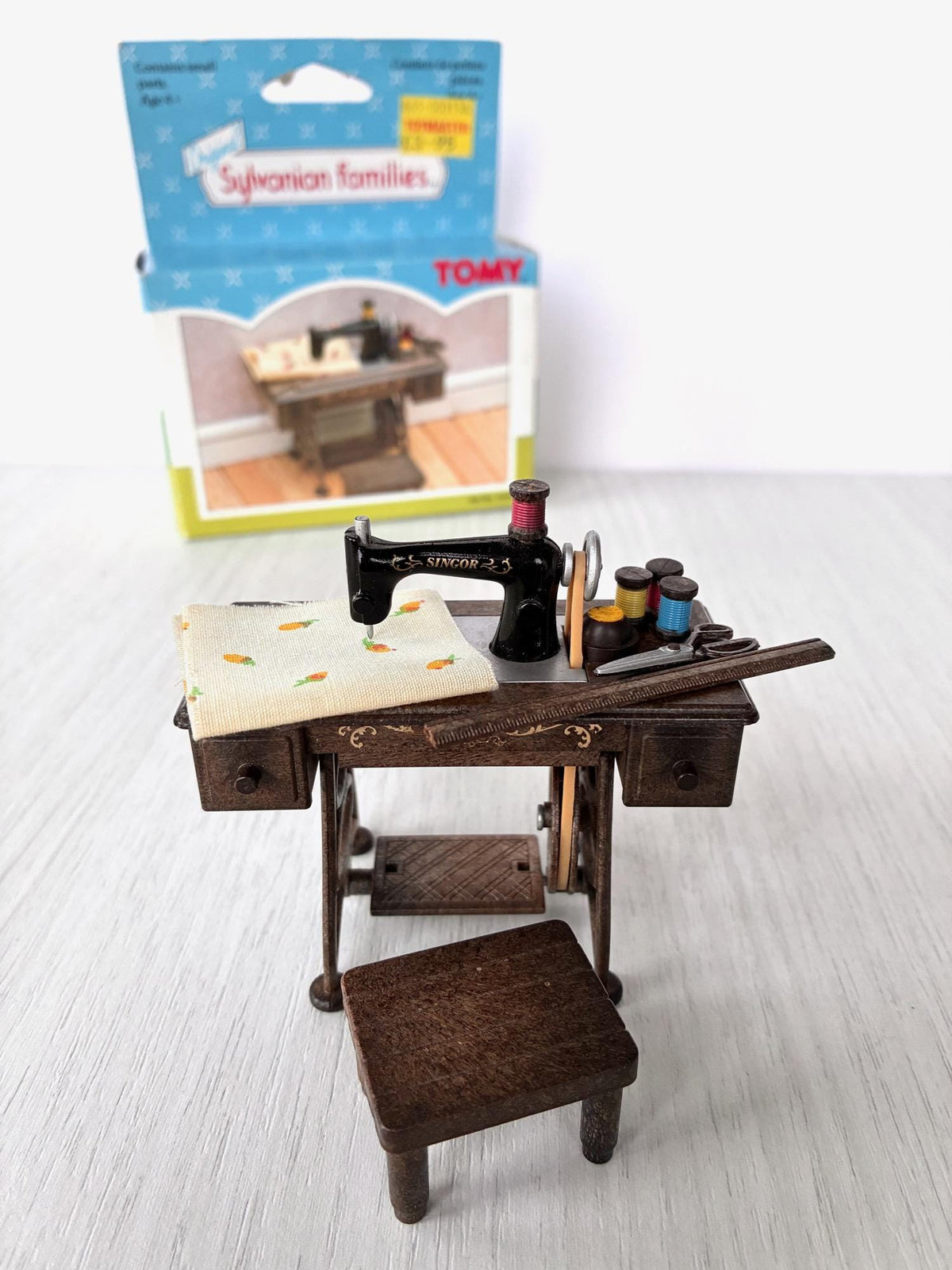 Vintage Sylvanian Families sewing machine set Tomy boxed Calico Critters dollhouse furniture, photo 1