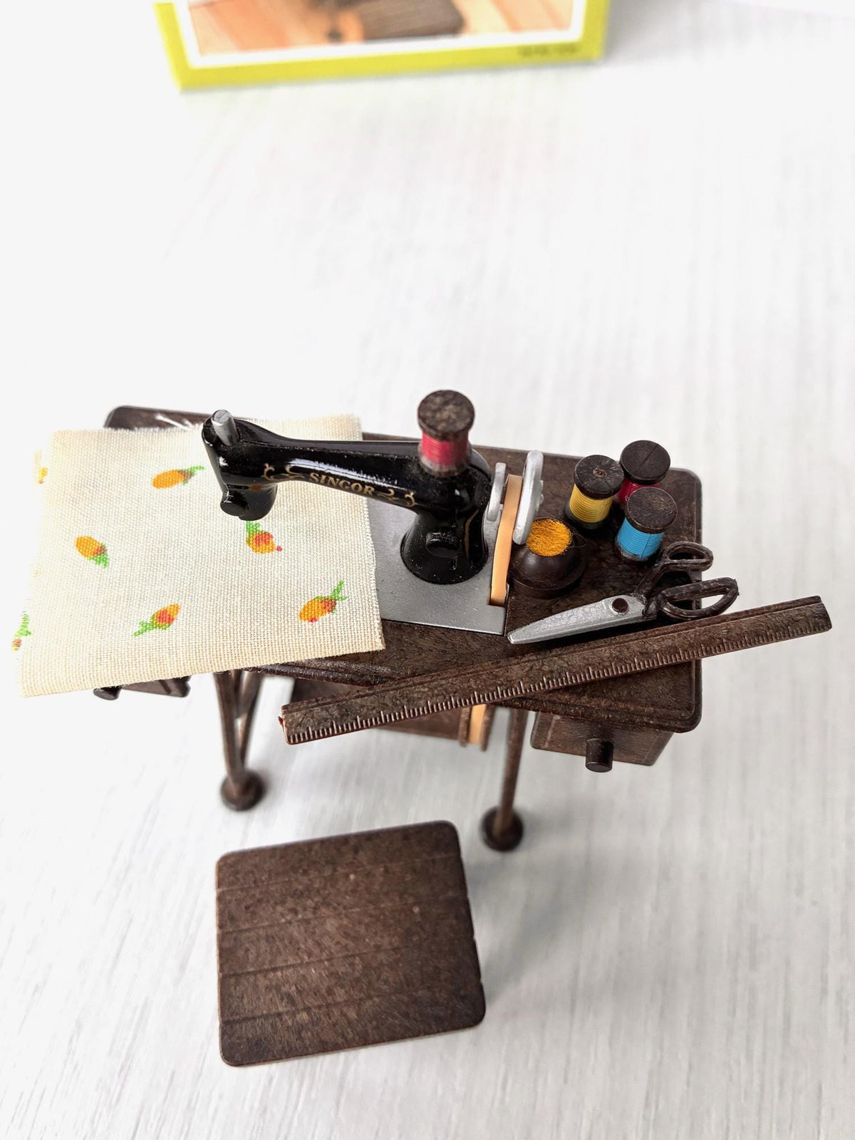 Vintage Sylvanian Families sewing machine set Tomy boxed Calico Critters dollhouse furniture, photo 3