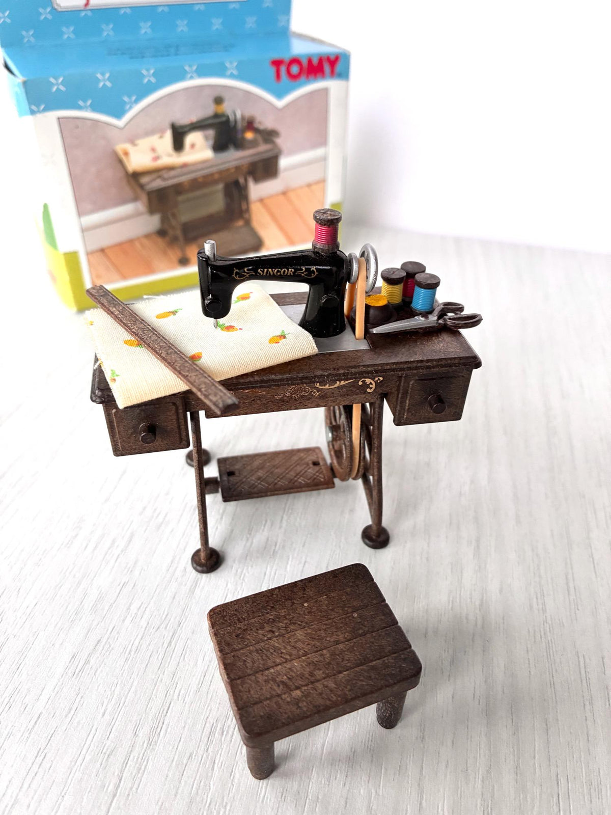 Vintage Sylvanian Families sewing machine set Tomy boxed Calico Critters dollhouse furniture, photo 7