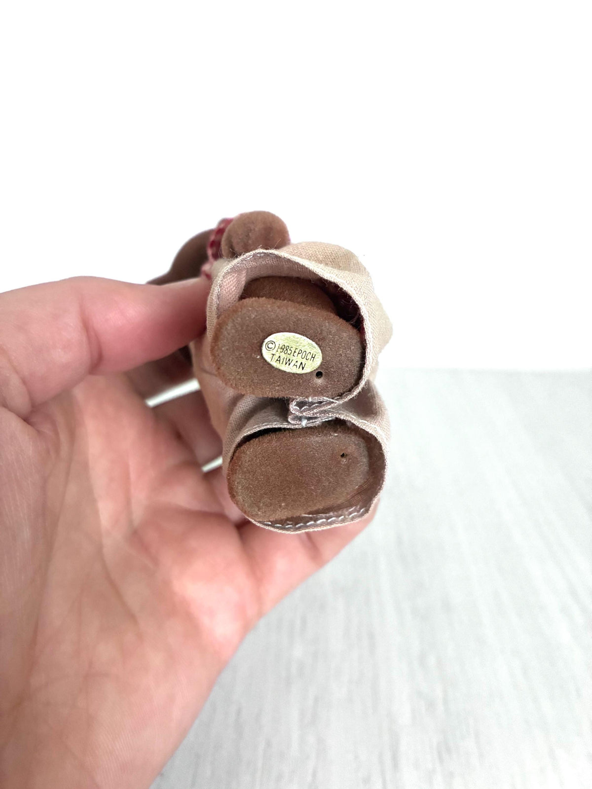 Vintage Sylvanian Families Timbertop Brown Bear Father, Calico Critters Dad Bear with Original Clothes and Made in Taiwan Foot Sticker, photo 3