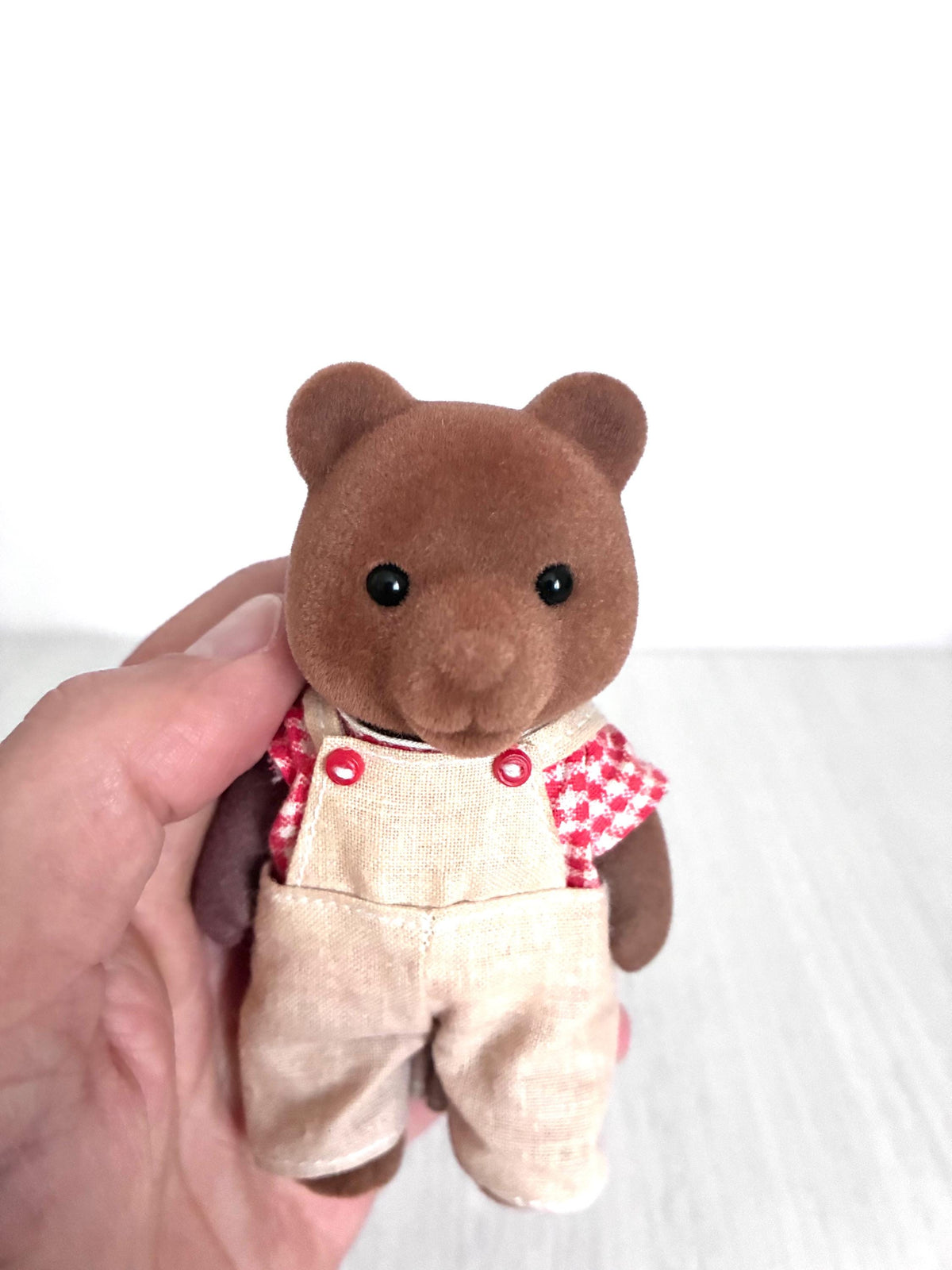 Vintage Sylvanian Families Timbertop Brown Bear Father, Calico Critters Dad Bear with Original Clothes and Made in Taiwan Foot Sticker, photo 2