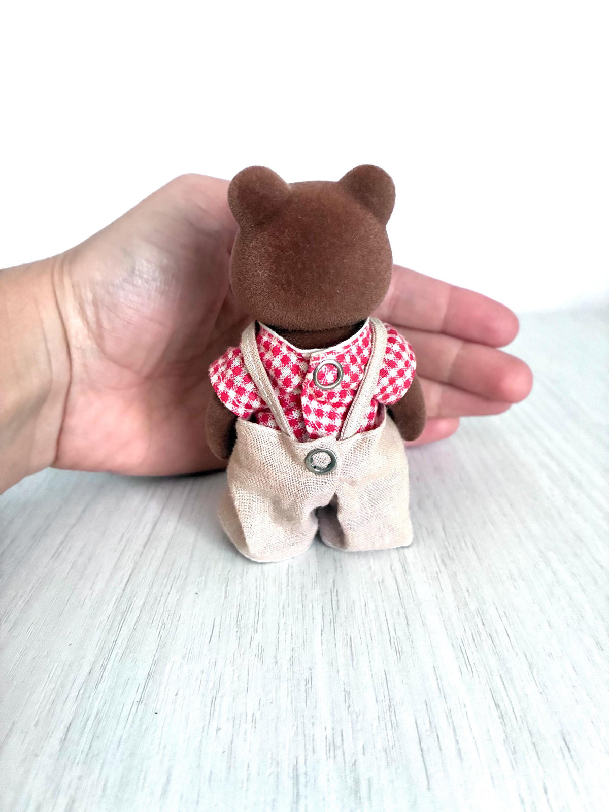 Vintage Sylvanian Families Timbertop Brown Bear Father, Calico Critters Dad Bear with Original Clothes and Made in Taiwan Foot Sticker, photo 9