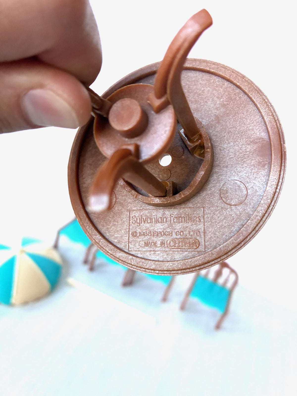 Vintage Sylvanian Families Calico Critters brown garden table and chairs with teal seats and teal cream parasol – photo 5 of 8