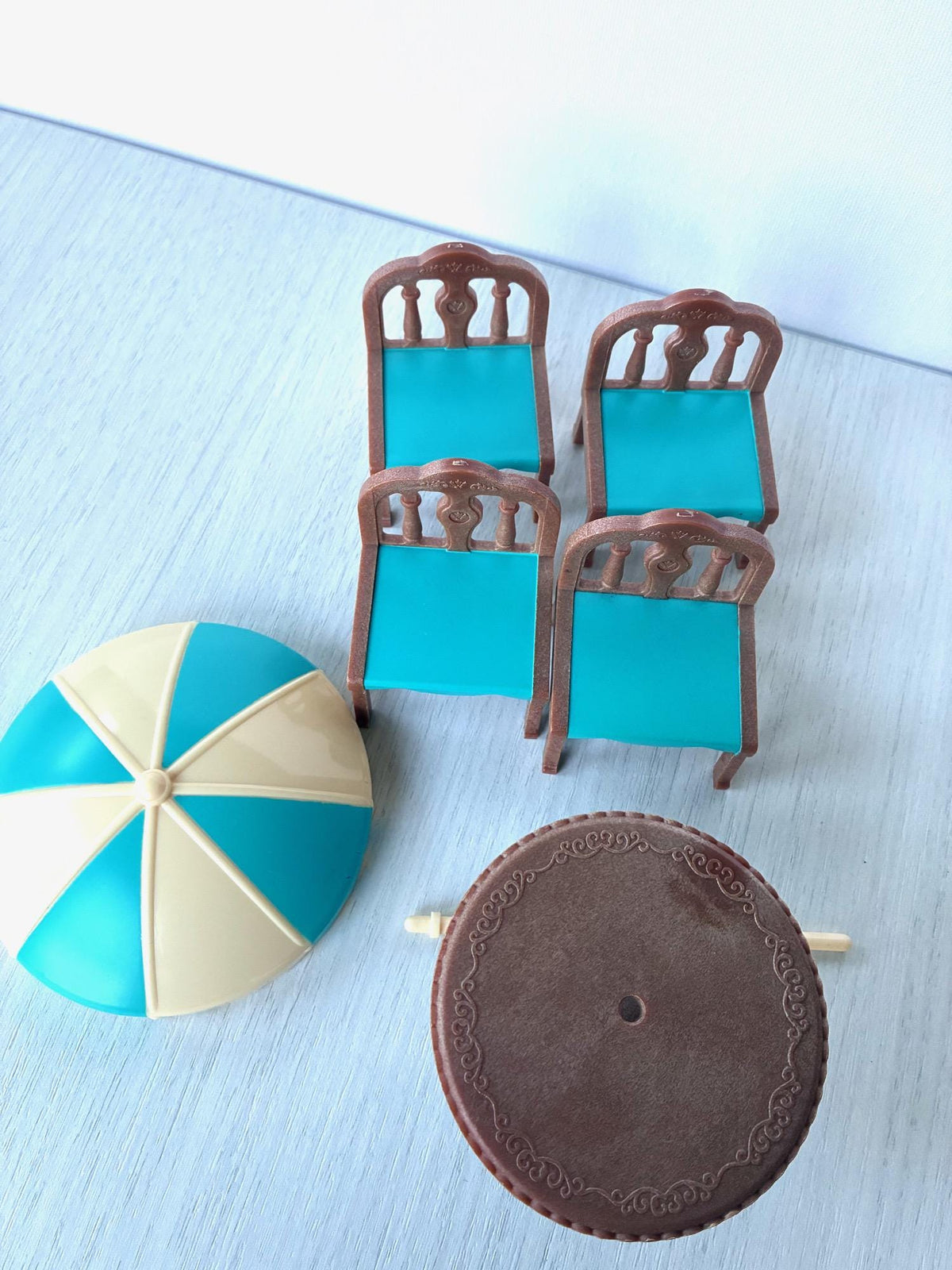 Vintage Sylvanian Families Calico Critters brown garden table and chairs with teal seats and teal cream parasol – photo 8 of 8