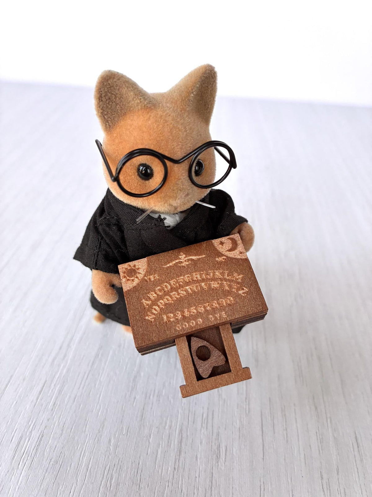 Miniature wooden spirit talking board with planchette for Calico Critters and Sylvanian Families – photo 7 of 9