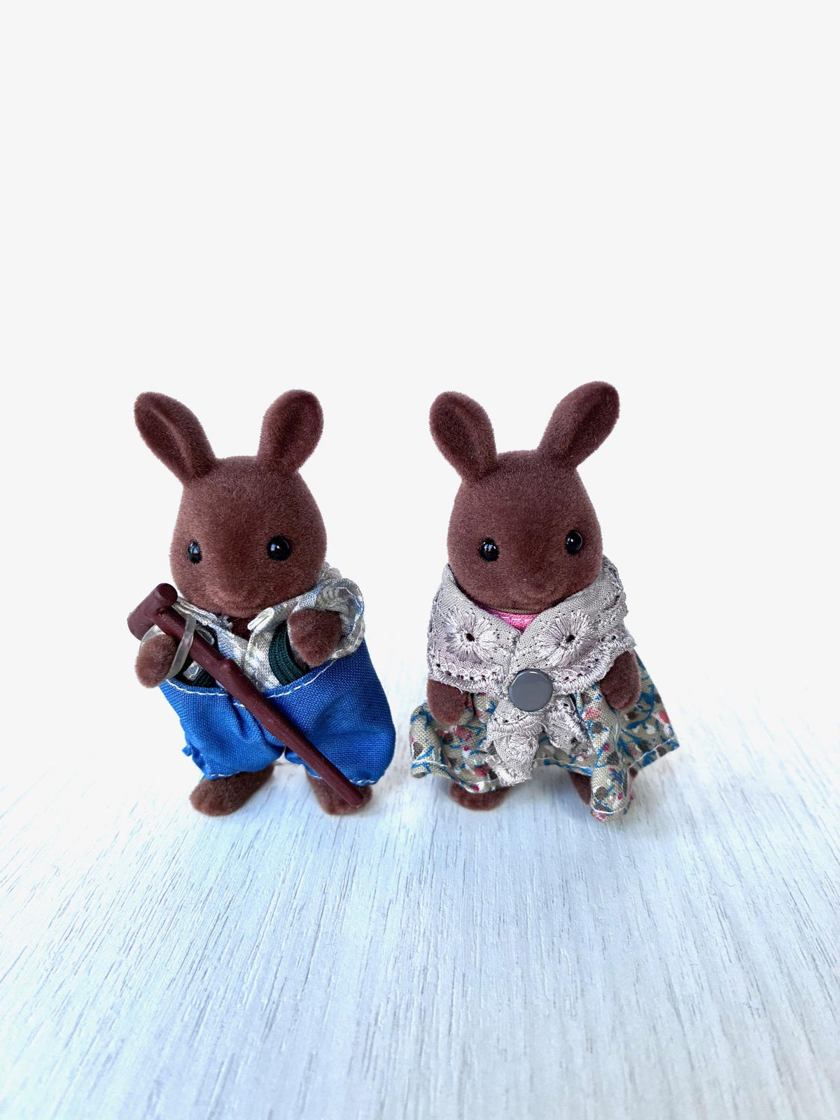Vintage Sylvanian Families Calico Critters brown Wildwood Rabbit grandparents with wire glasses and walking cane – photo 3 of 11