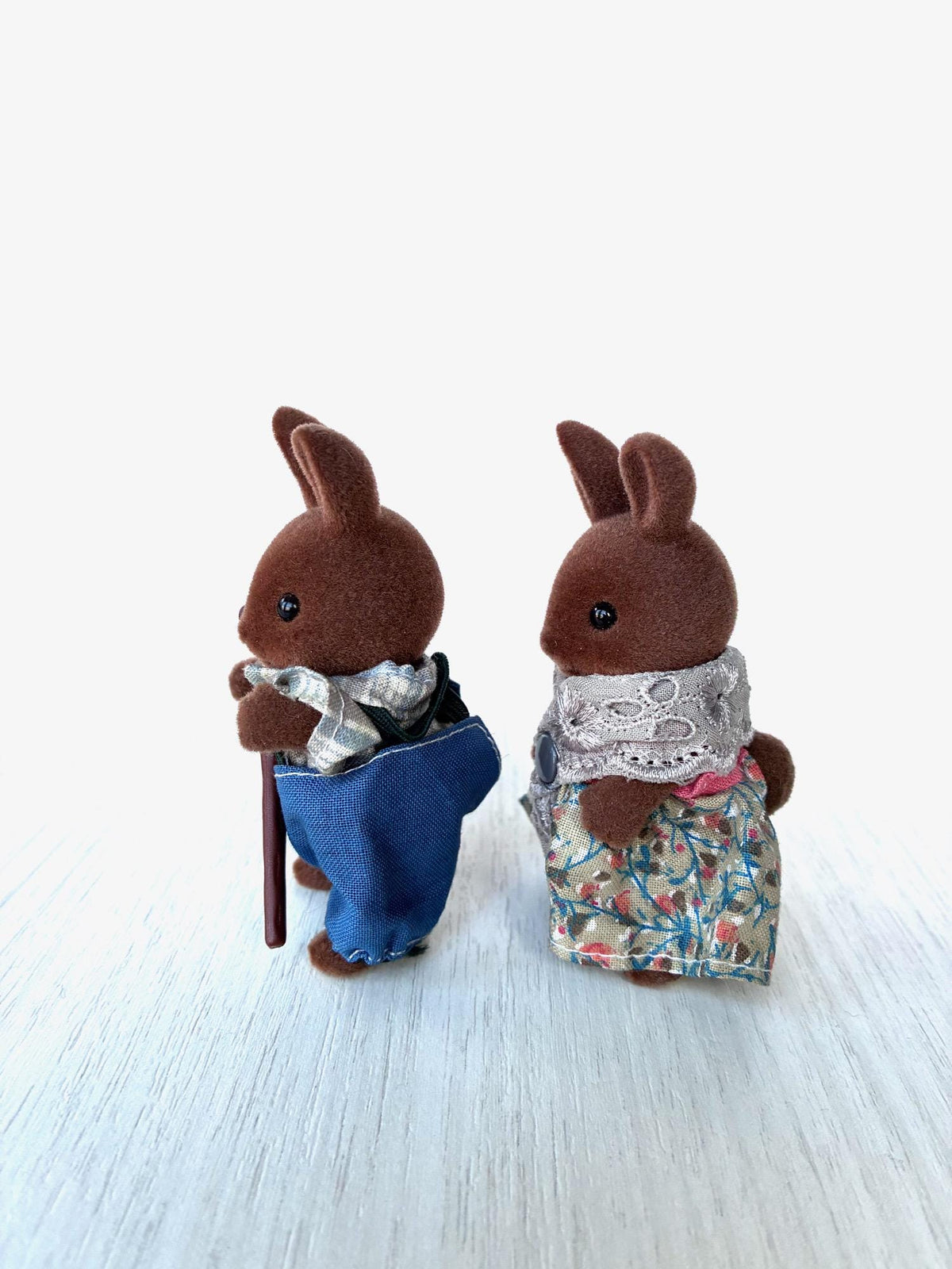 Vintage Sylvanian Families Calico Critters brown Wildwood Rabbit grandparents with wire glasses and walking cane – photo 4 of 11