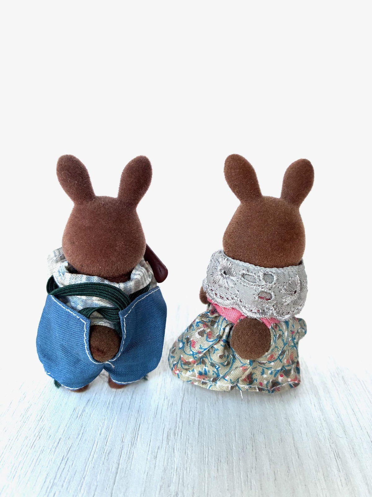Vintage Sylvanian Families Calico Critters brown Wildwood Rabbit grandparents with wire glasses and walking cane – photo 5 of 11