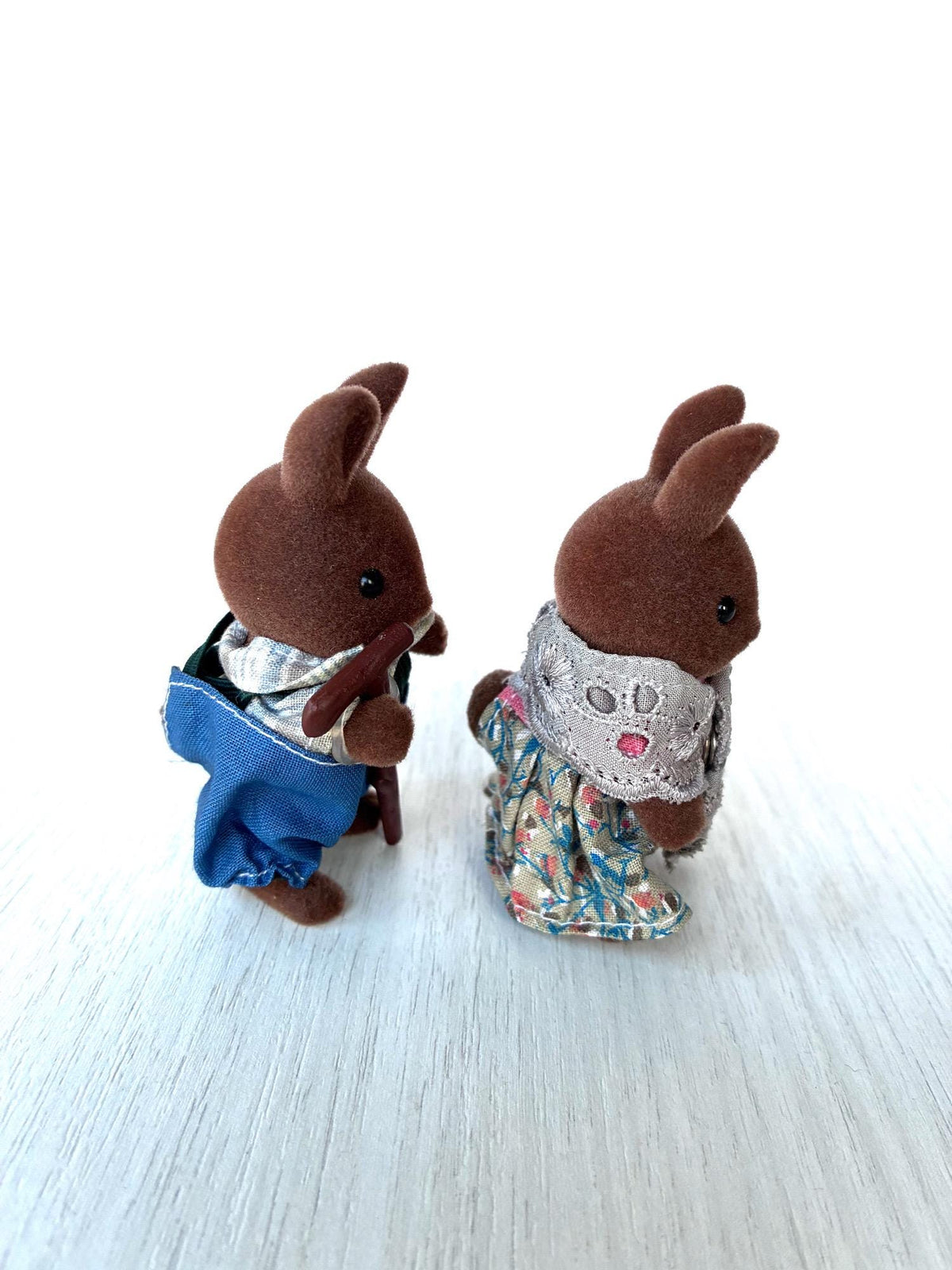 Vintage Sylvanian Families Calico Critters brown Wildwood Rabbit grandparents with wire glasses and walking cane – photo 6 of 11